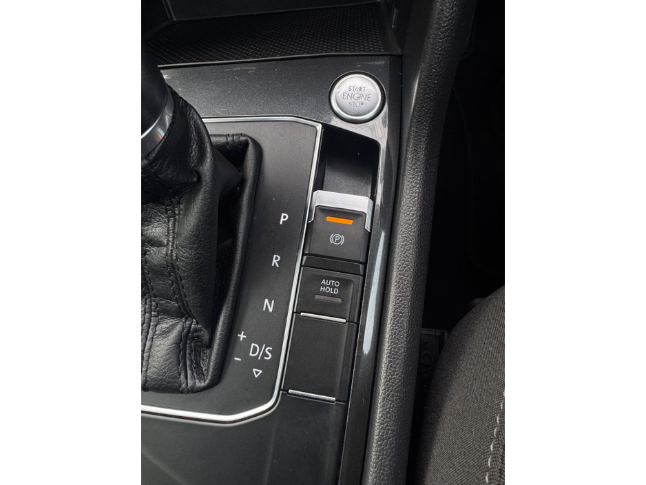 2018 Volkswagen Tiguan - image 33