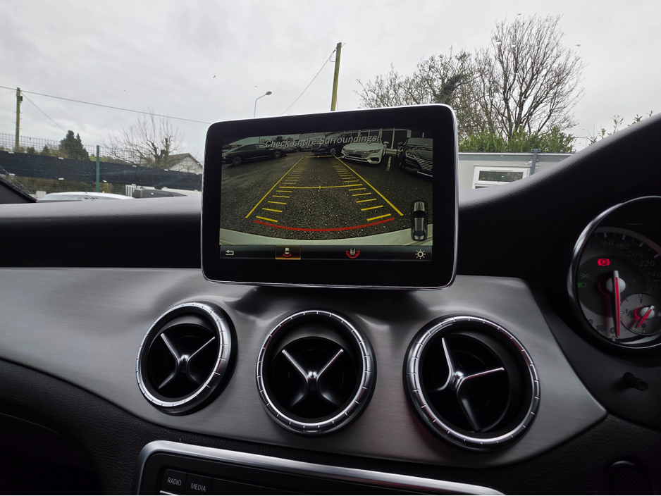 2016 Mercedes-Benz CLA Class 180 AMG LINE SAT NAV PACK LEATHER HEATED ELECTIC SEATS , CARPLAY - PRIVACY GLASS - REV CAMERA - ALLOYS - €19,750