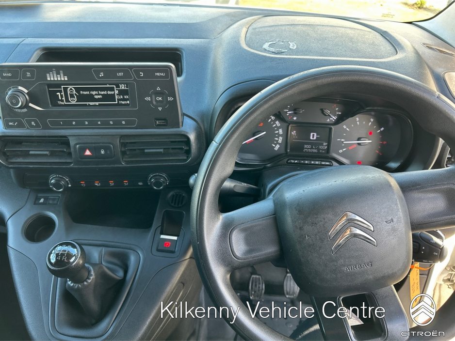 2021 Citroen Berlingo - image 12