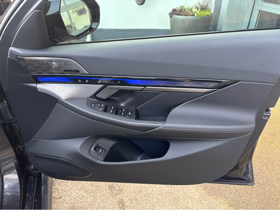 2025 BMW M5 M5 4.4 V8 727 BHP PLUG-IN HYBRID €127,900