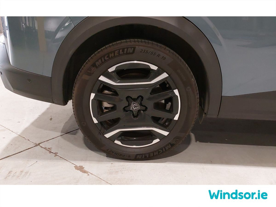 2025 Peugeot 5008 - image 11