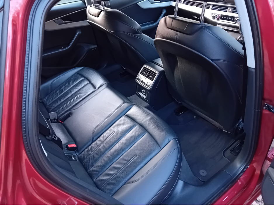 2017 Audi A4 - image 12