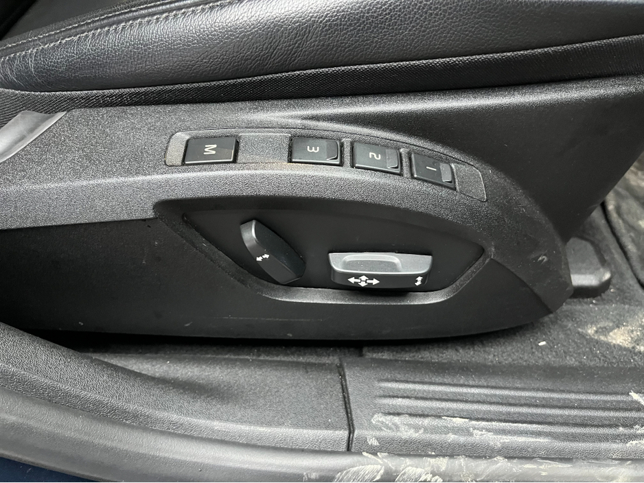 2015 Volvo V40 €11950 2015 VOLVO V40 T4 SE 1.6 AUTOMATIC / CRUISE CONTROL / REVERSE CAMERA / ELECTRIC MEMORY & HEATED SEATS €11,950