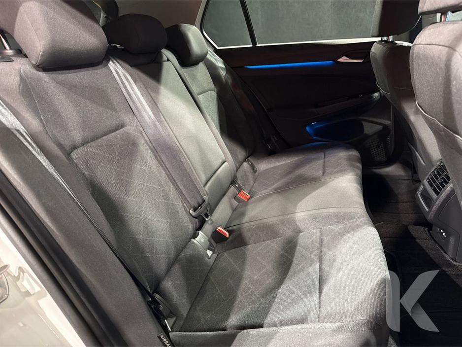 2022 Volkswagen Golf - image 12