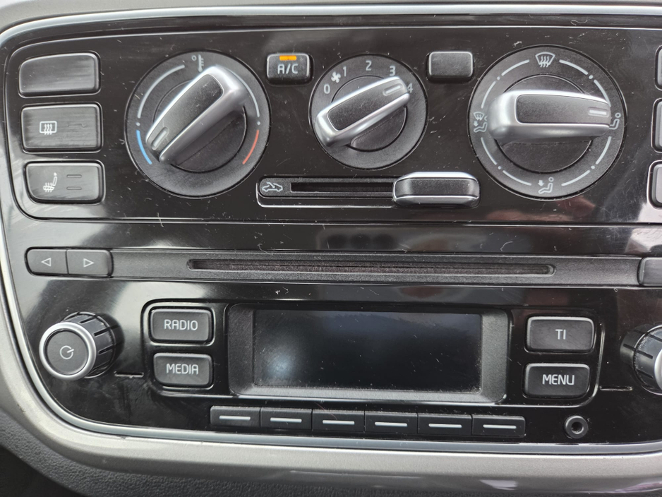 2015 Volkswagen up! - image 17