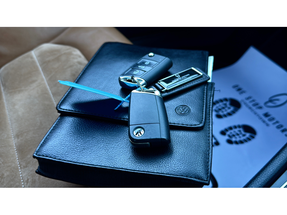 2014 Volkswagen Golf *HIGHLINE-MILANO MODEL* FULL SPC / COGNAC LEATHER - HEATED SEATS - CAMERAS - PEARL WHITE €12,900