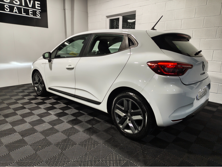 2022 Renault Clio - image 25