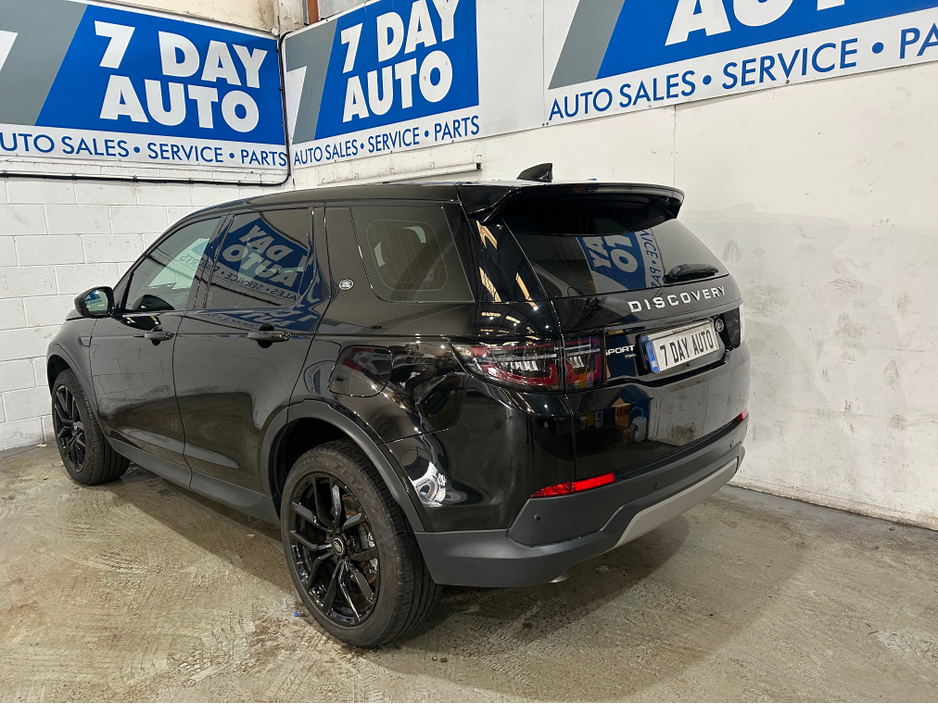 2022 Land Rover Discovery Sport - image 5