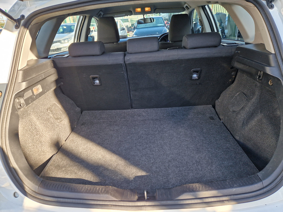 2016 Toyota Auris - image 18