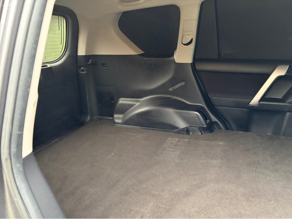 2021 Toyota Landcruiser - image 8