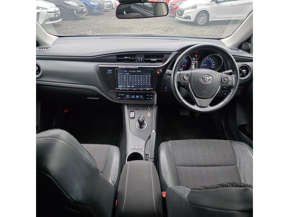2017 Toyota Auris Hybrid €15,950