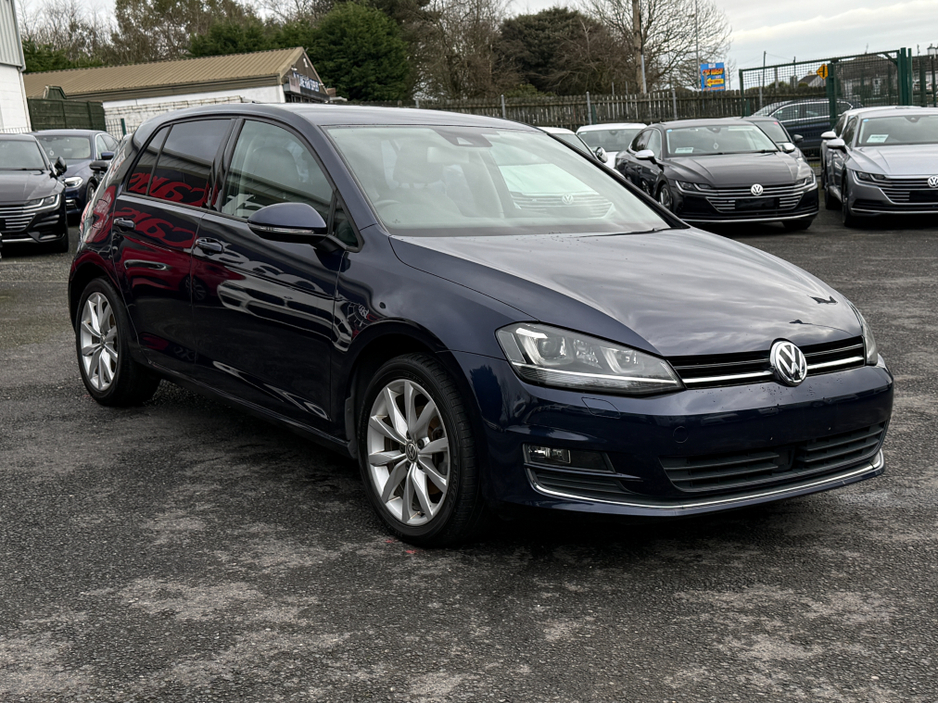 2015 Volkswagen Golf - image 3