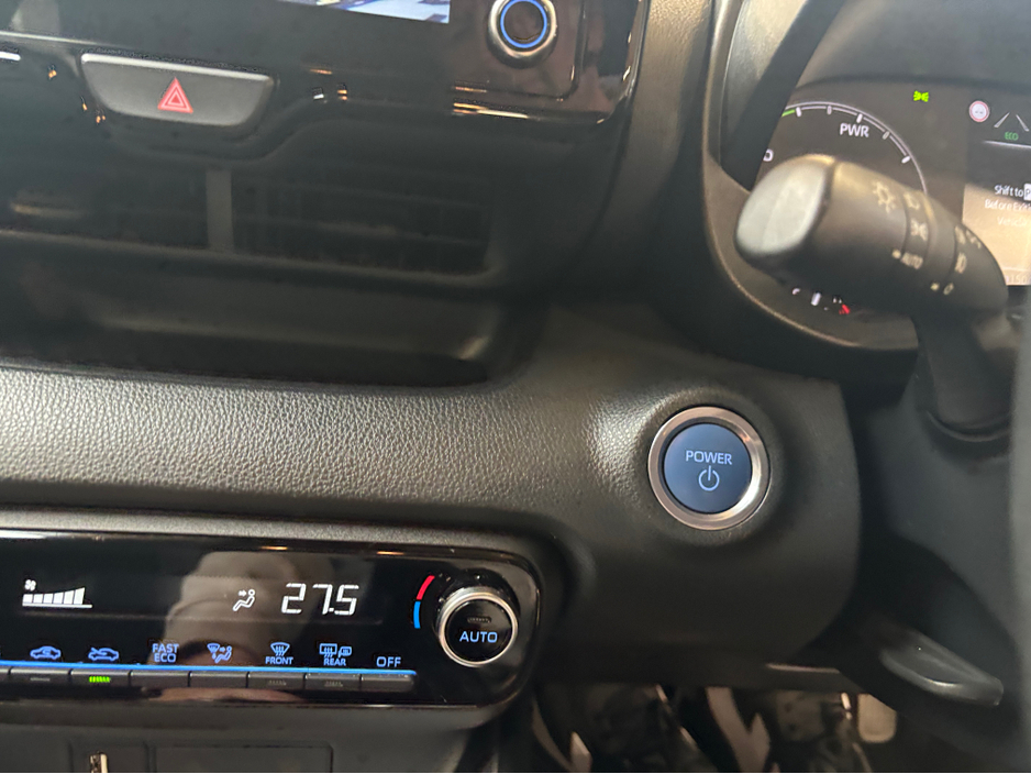 2021 Toyota Yaris - image 13