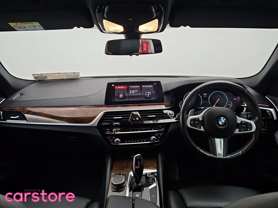 2020 BMW 5 Series - image 11