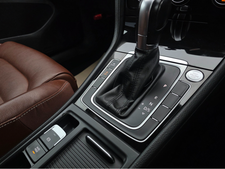 2016 Volkswagen Golf LEATHER TAN LEATHER SEATS 1.4 TSI HEATED ELECTRIC SEATS - NAVIGATION * REVERSING CAMERA * SIMI DEALER - €15,950