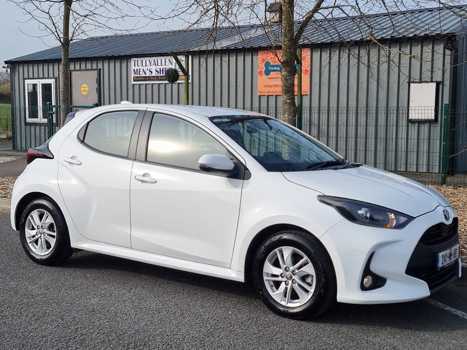 2024 Toyota Yaris - image 6