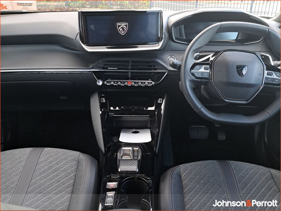 2025 Peugeot 2008 - image 4