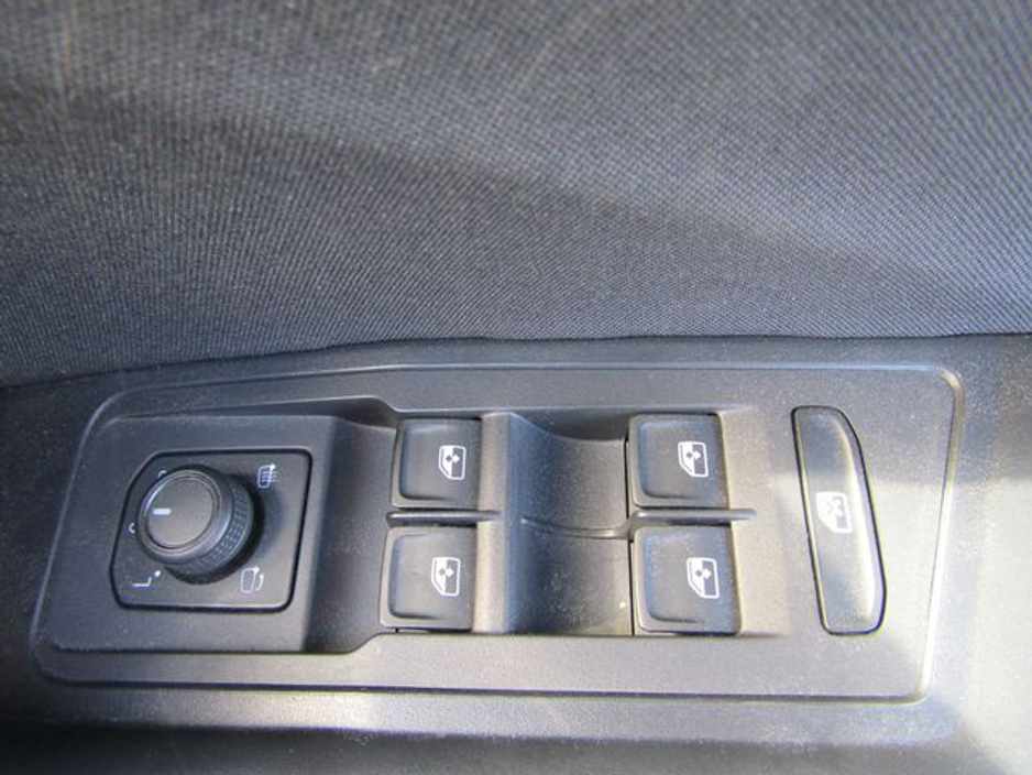 2022 Volkswagen T-Roc - image 21