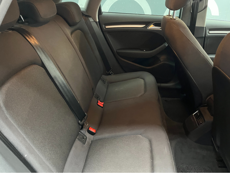 2017 Audi A3 2017 AUDI A3 TFSI SPORTBACK 1.4 AUTOMATIC / CRUISE CONTROL / REVERSE CAMERA AND MORE