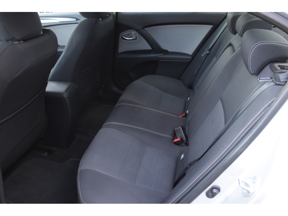 2015 Toyota Avensis - image 18