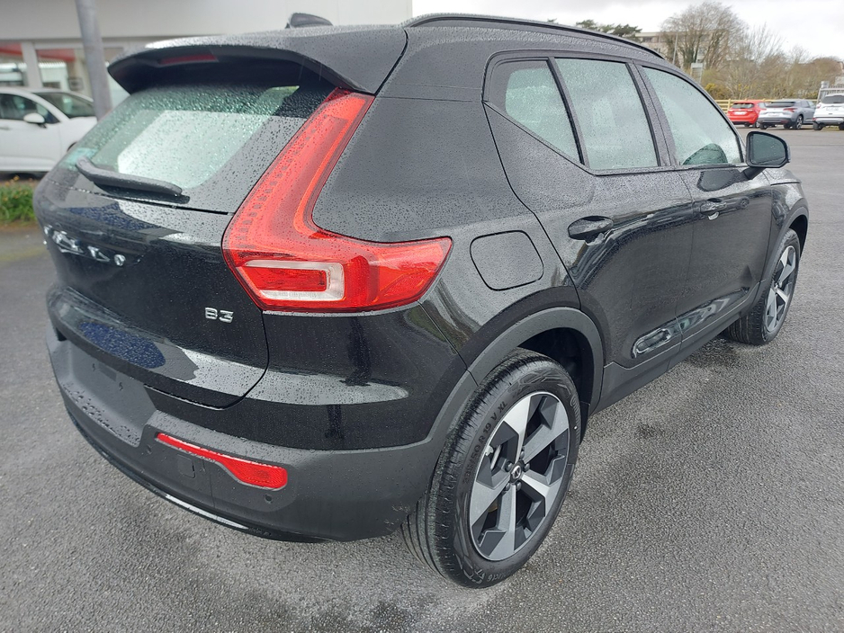 2026 Volvo XC40 - image 5