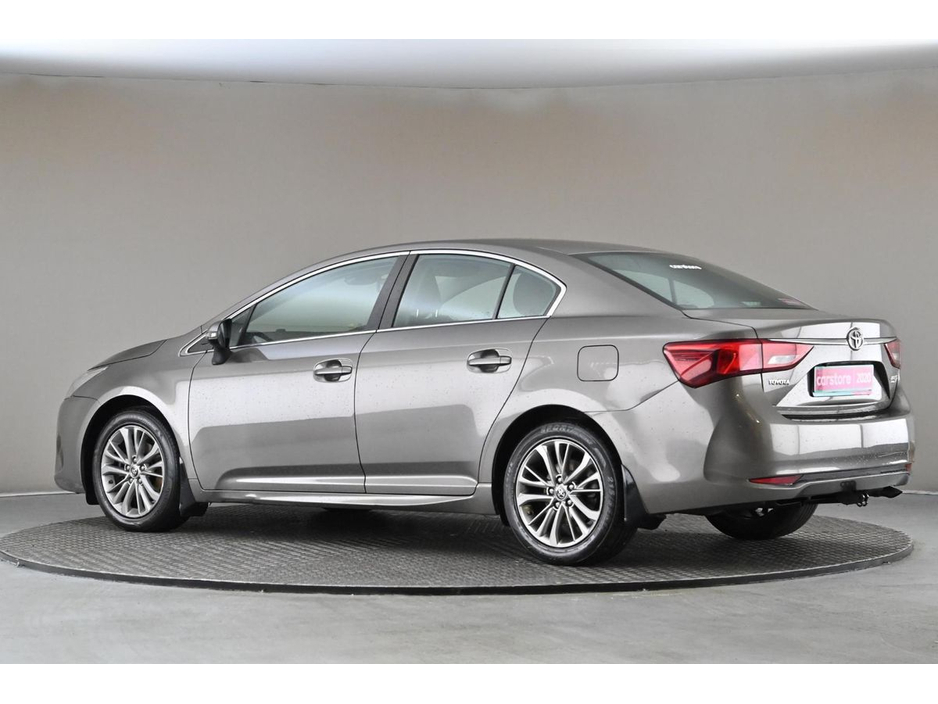 2017 Toyota Avensis - image 6