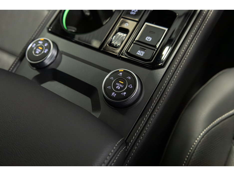 2025 Volkswagen Touareg - image 15