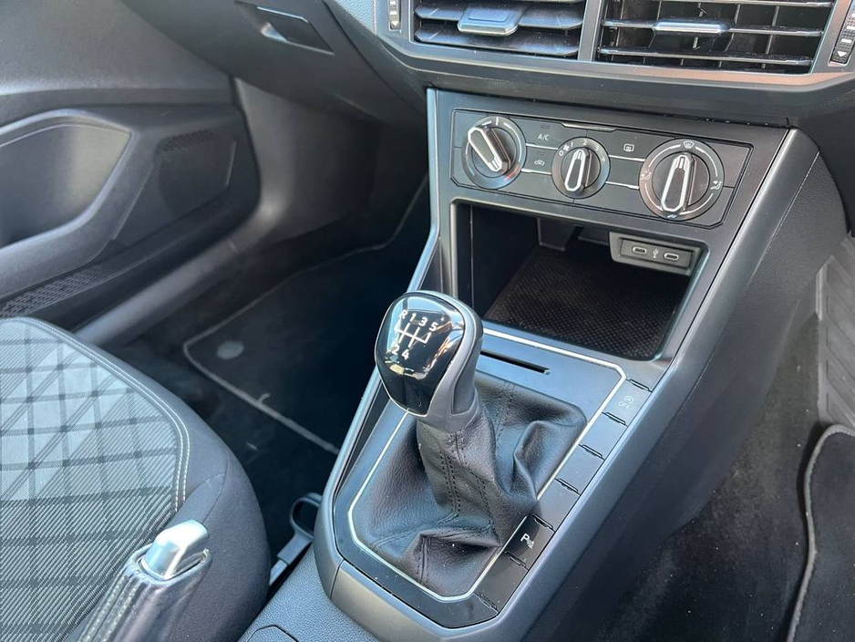 2023 Volkswagen Polo - image 9