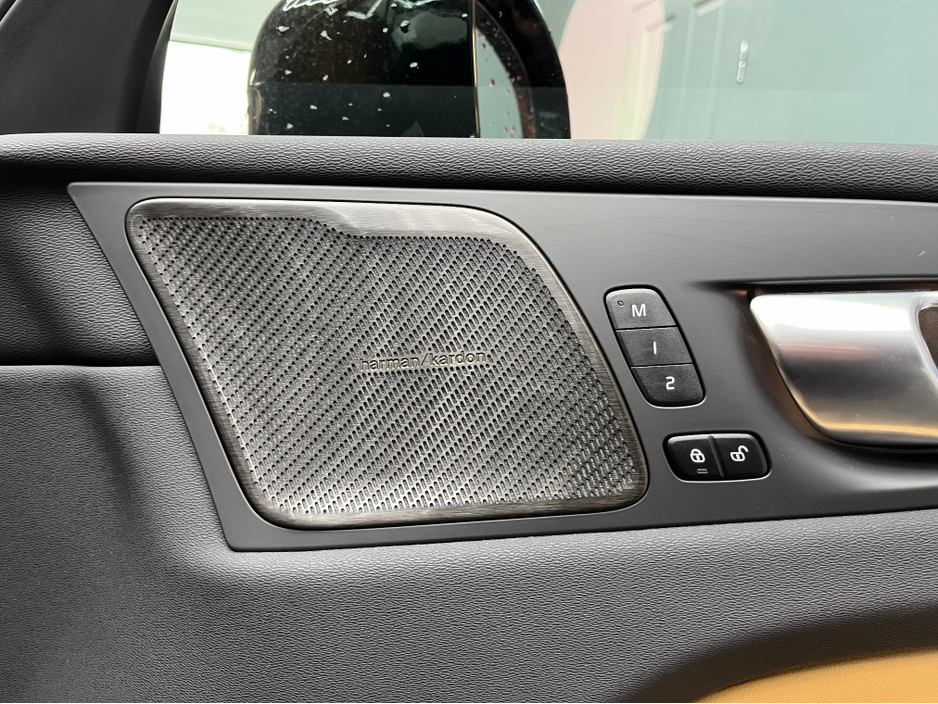 2024 Volvo XC60 €54950! 2024 VOLVO XC60 T6 RECHARGE ULTIMATE AWD  / CRUISE CONTROL / 360° PARKING CAMERA / ELECTRIC MEMORY & HEATED SEATS / REAR HEATED SEATS / PANORAMIC SUNROOF / HEATED STEERING WHEEL €54,950