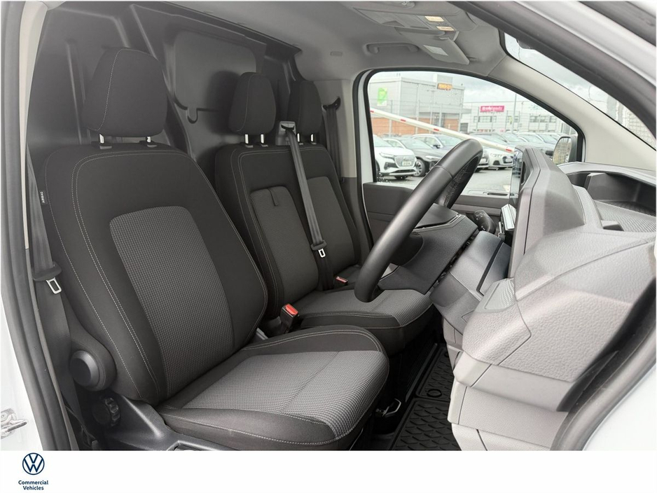 2025 Volkswagen Transporter - image 9