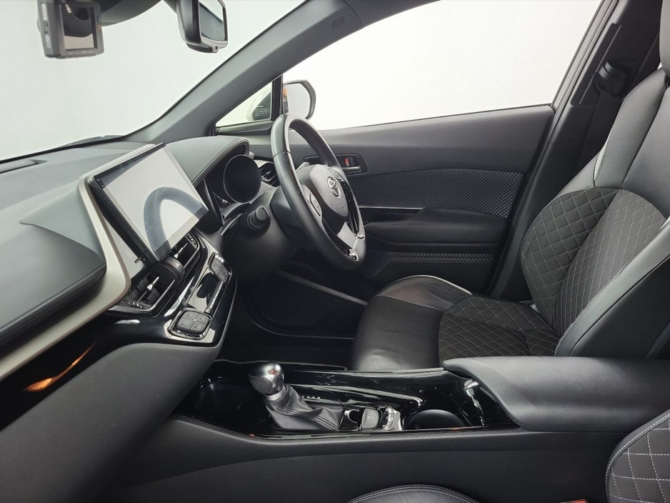 2019 Toyota C-HR - image 4