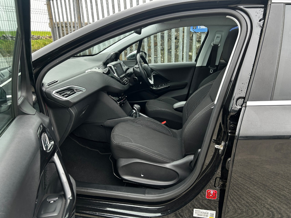 2016 Peugeot 208 - image 8