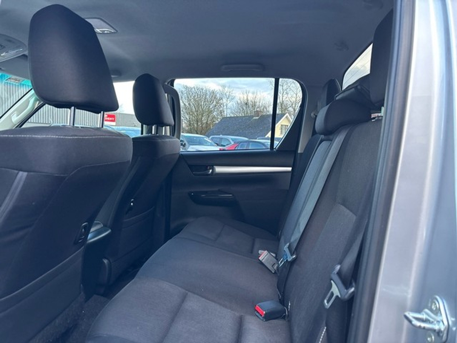 2025 Toyota Hilux HILUX 2.8 SR5 DOUBLE CAB €48,000