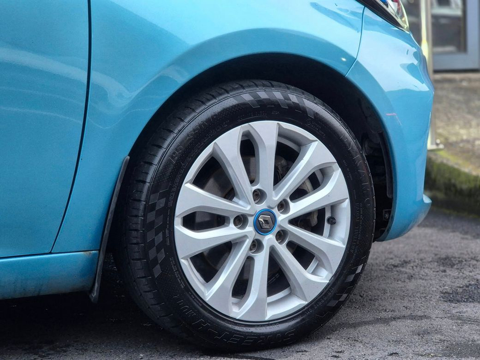 2020 Renault Zoe - image 9