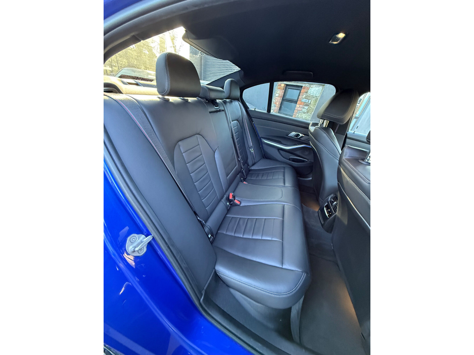 2021 BMW 3 Series - image 20