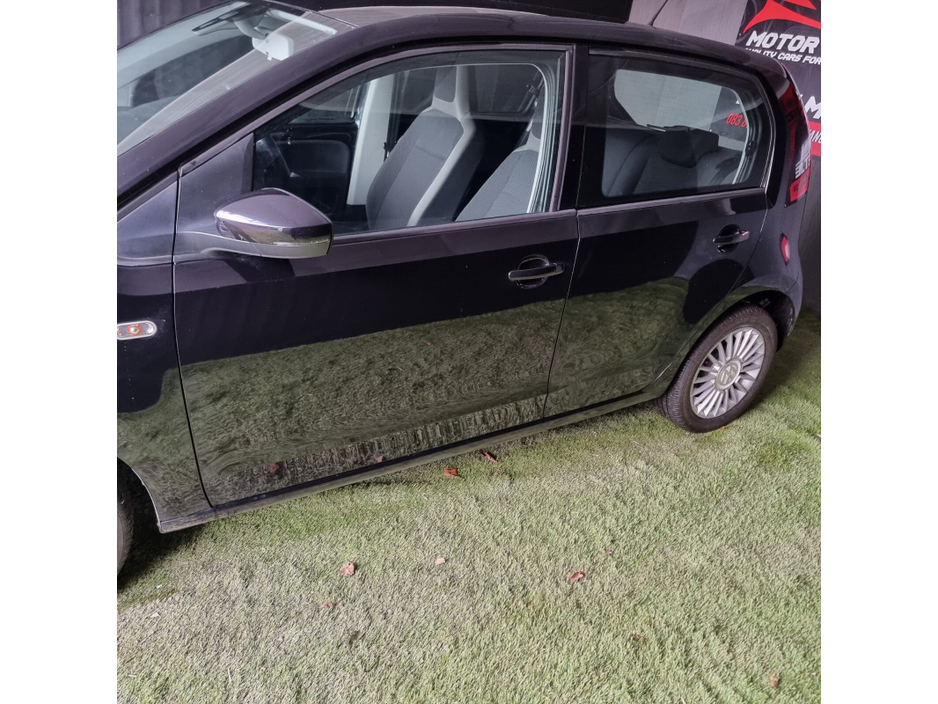 2014 Volkswagen up! - image 7