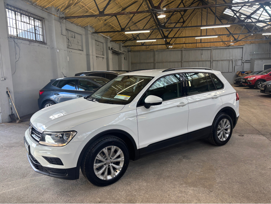 2019 Volkswagen Tiguan - image 2
