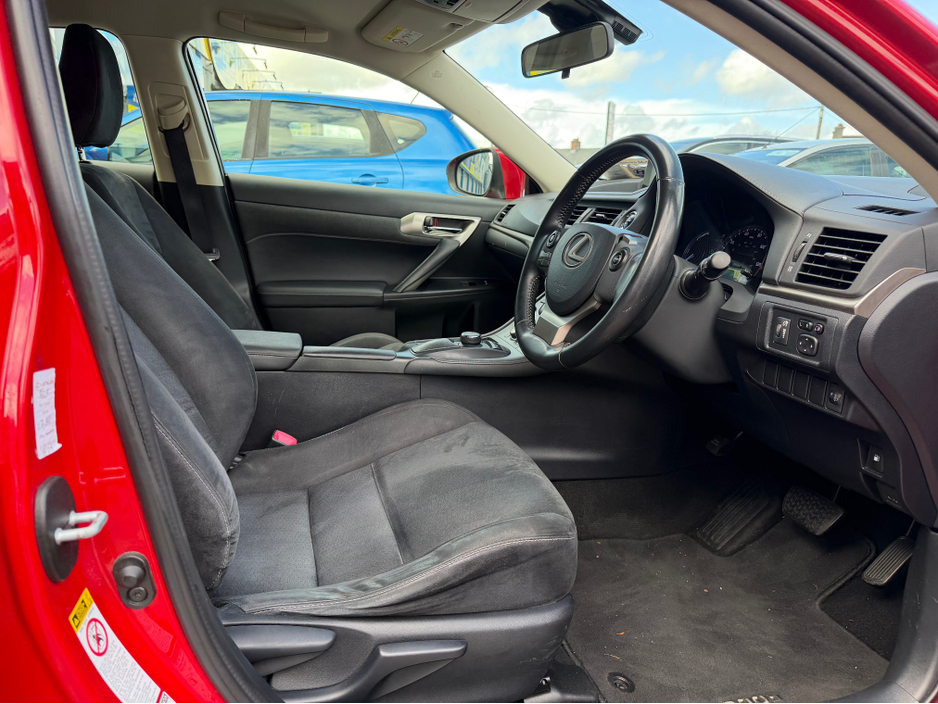 2015 Lexus CT 200 h - image 9