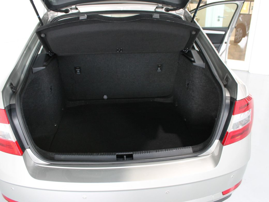 2019 Skoda Octavia - image 15