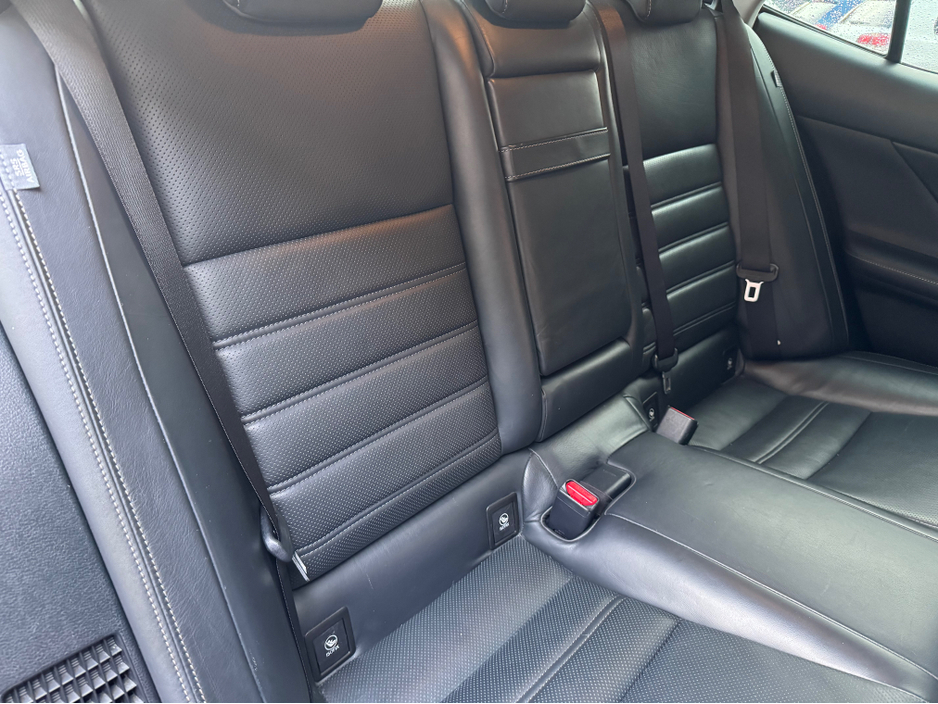 2013 Lexus IS 300 h 2.5 HYBRID AUTO SUNROOF €14,995