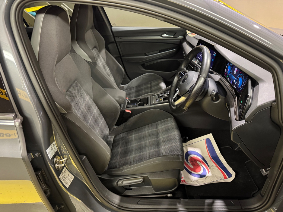 2022 Volkswagen Golf - image 11