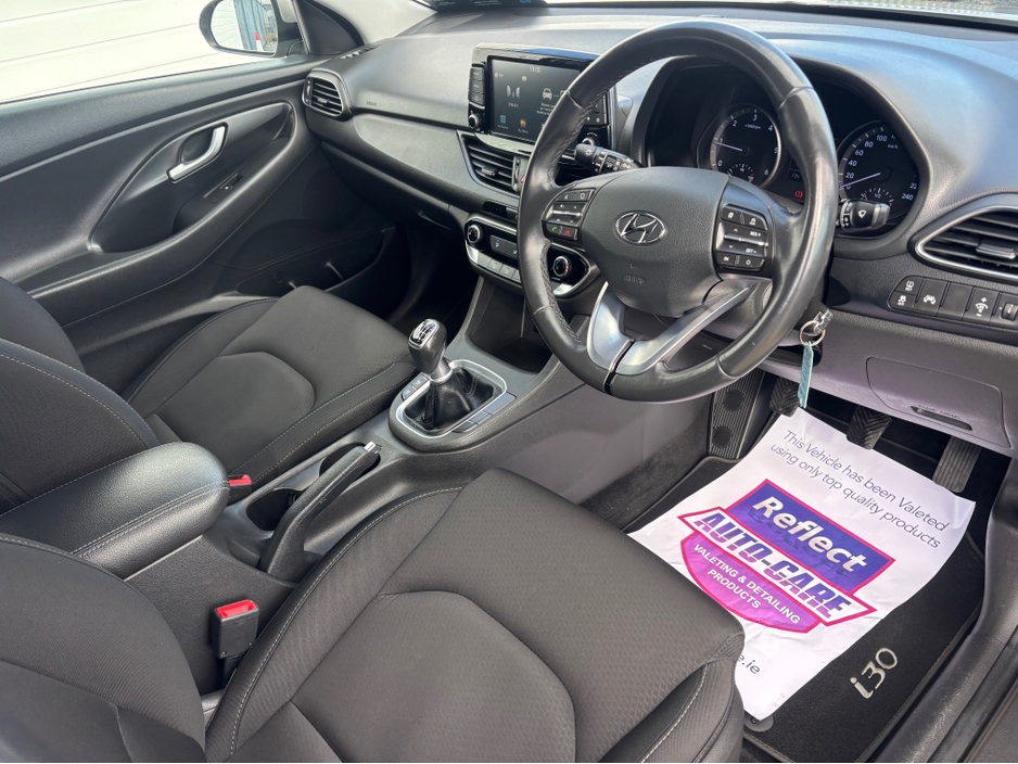 2020 Hyundai i30 - image 2