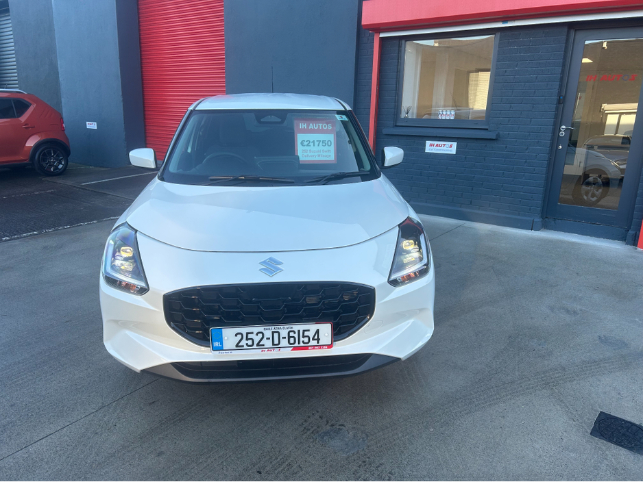 2025 Suzuki Swift 1.2 HYBRID MOTION 5DR ONLY 200KM €21,750