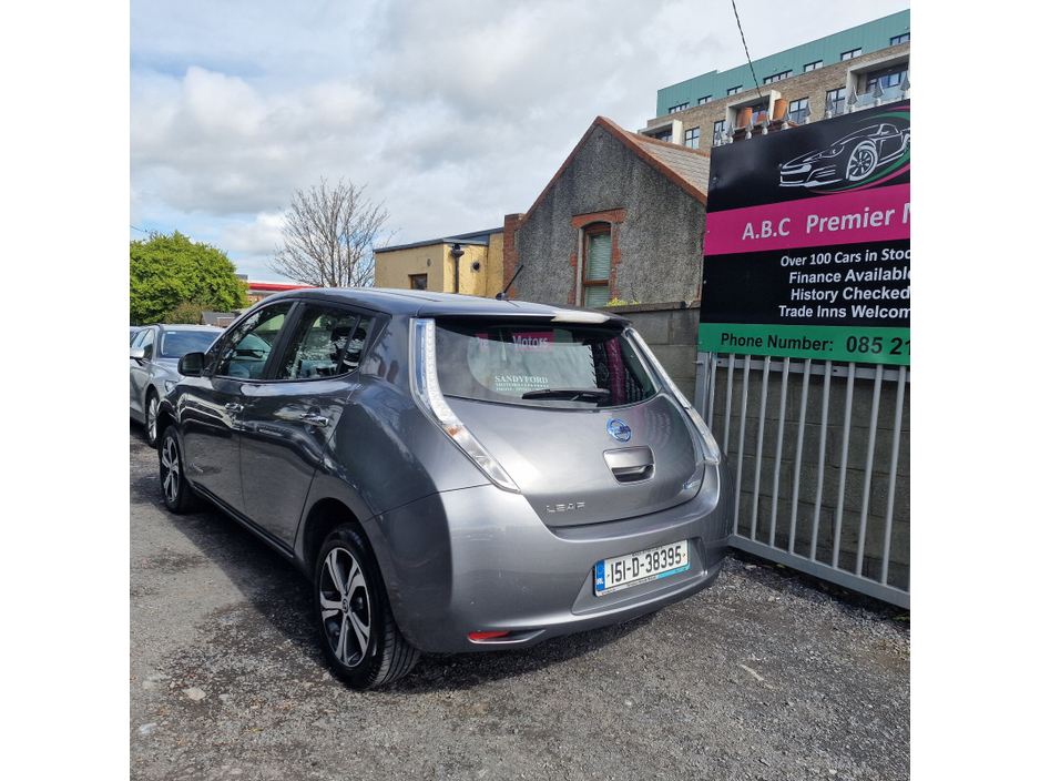 2015 Nissan Leaf - image 6
