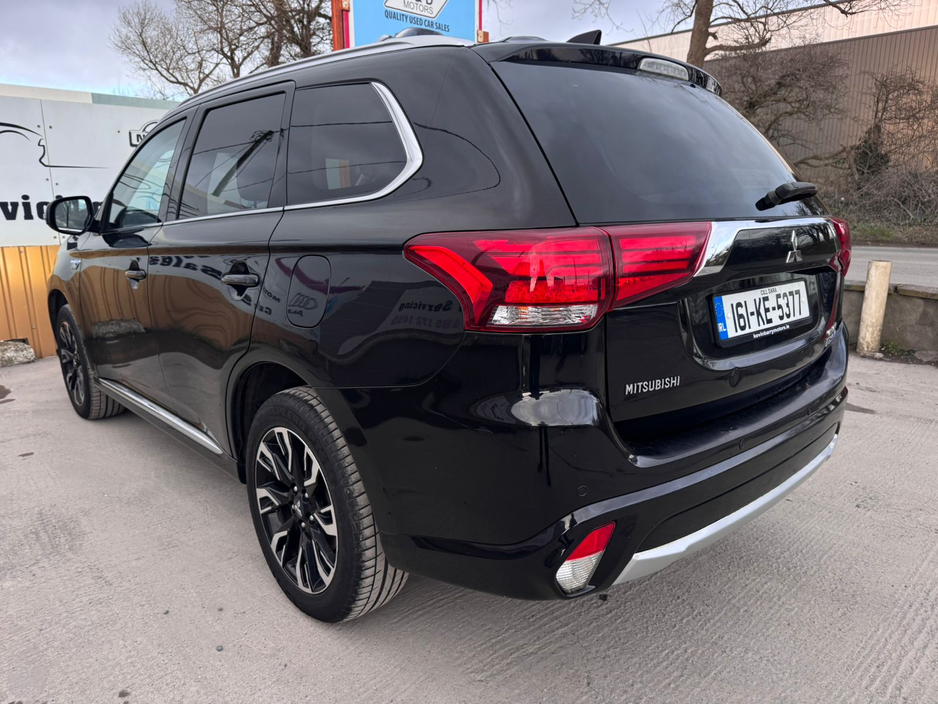 2016 Mitsubishi Outlander - image 8