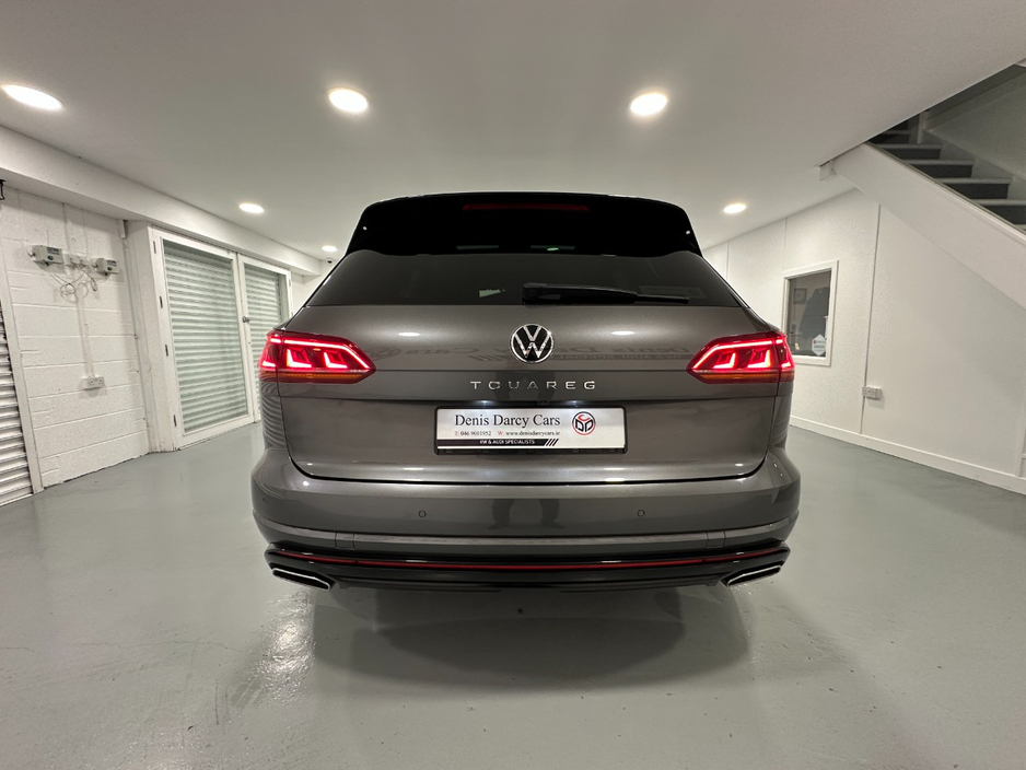2023 Volkswagen Touareg - image 15