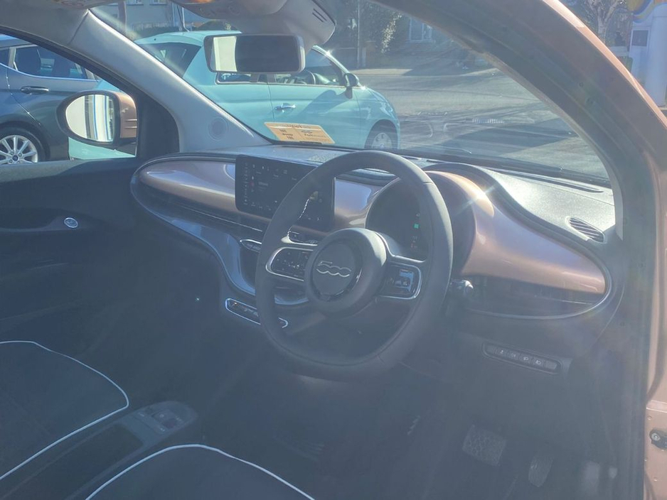 2025 Fiat 500e - image 29