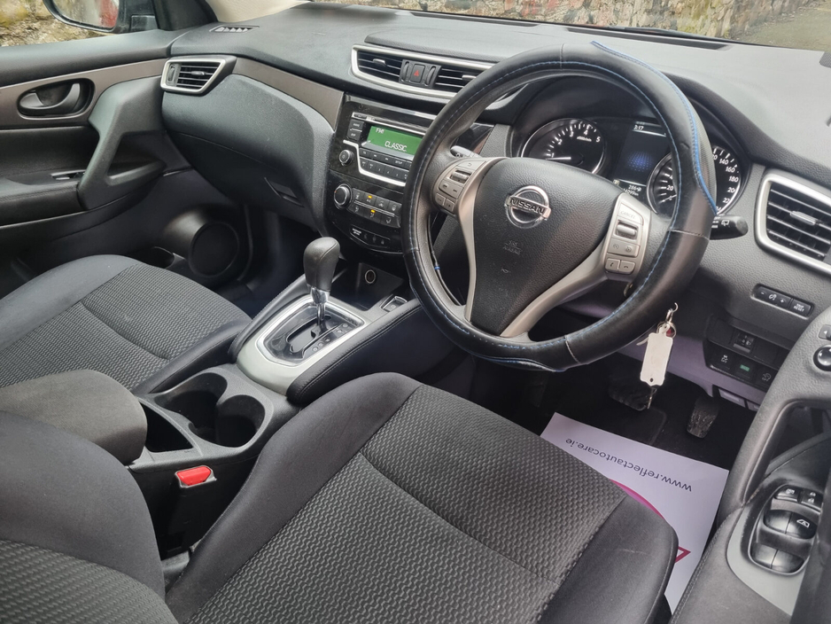 2017 Nissan Qashqai 1.2 PET XE CVT €10,000