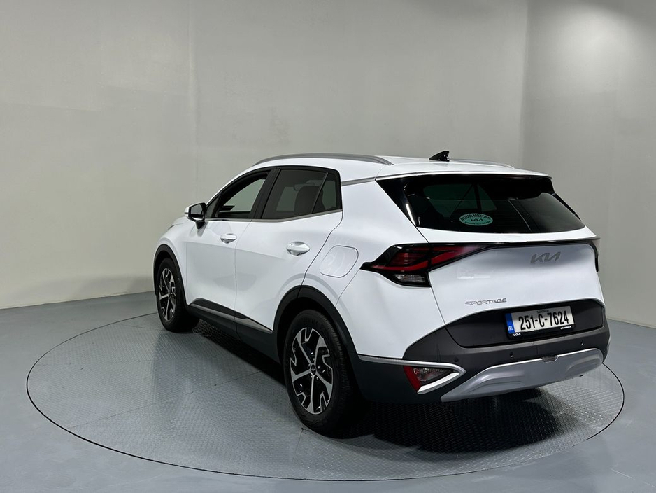 2025 Kia Sportage - image 8