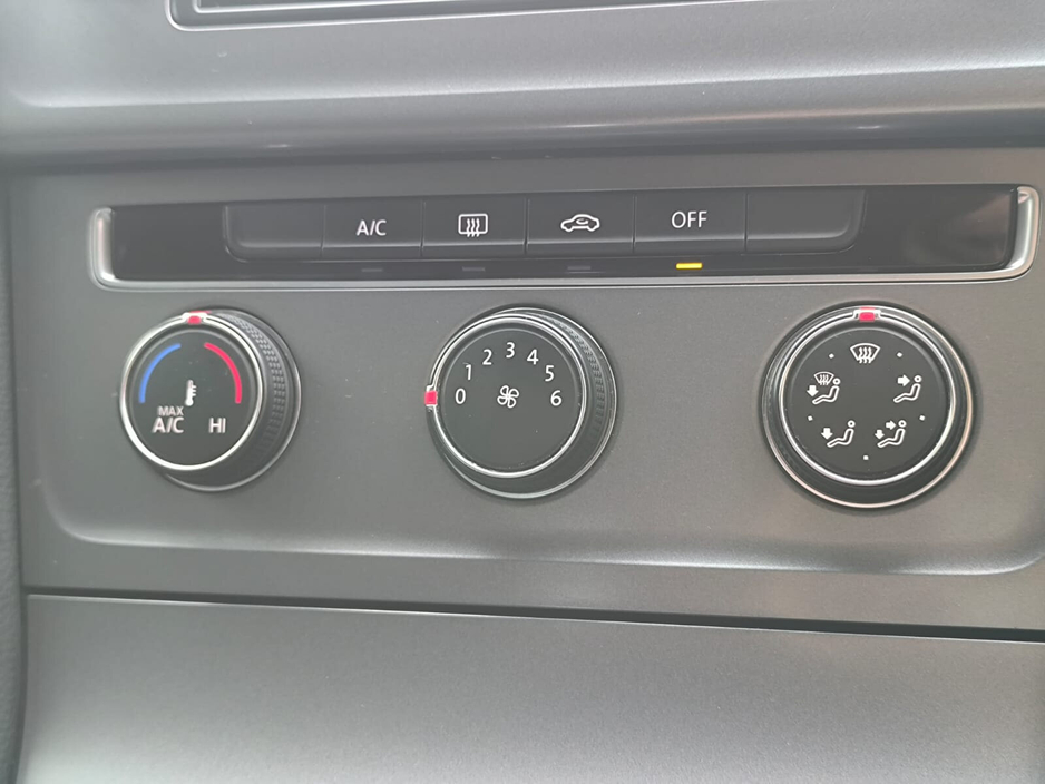 2014 Volkswagen Golf - image 27